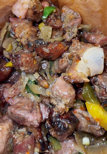 🔥 LE NGULU À KAPELA – EN EXCLUSIVITÉ CHEZ RESTAURANT 3Z 🔥 Un plat authentique, savoureux et généreux, préparé avec passion pour faire voyager vos papilles 😋 Le Ngulu à Kapela, c’est une spécialité riche en goût que vous ne trouverez nulle part ailleurs… uniquement chez nous. 📍 Restaurant 3Z – Trois Z 232 Avenue du Général de Gaulle 94500 Champigny-sur-Marne 📞 Commandes & infos 33 7 59 65 04 96 / 09 56 44 64 27 ✨ Viens découvrir le vrai goût. #congolaise🇨🇩🇨🇬 #ngulu #africanfood #restaura