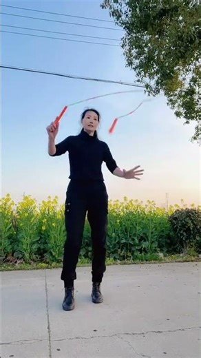 Old Lady's Impressive Rope Skipping Routine