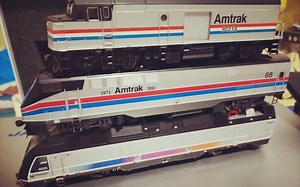 【ho比例火车模型视频·米帝的经典客运机车哟·p42dc f40ph(npcu）及alp45·鐵道鉄路轨道交通十六番火车模型迷哟~】