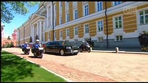 Putin ganha nova limusine presidencial, criada na Rússia