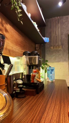 MV COFFEE (@mv_coffee)’s videos with 锈吻 - 愛在墨爾本