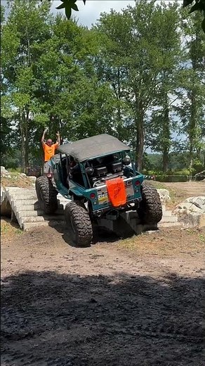 Extreme articulation on this Teal Jeep TJ #jeep #offroad #4x4