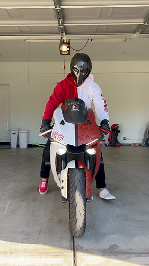 Yamaha R1❤️‍🔥🤍 #yamahar1 #colorscheme #halfandhalf #carbonfiber #matching #r1dealong | R1dealong