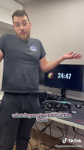 CMOS BATTERY REMOVAL WHILE PCS ON 🤯 #pc #pcs #tech #technology #techtok #techtips #pctips #gaming #gamingpc #gamingpcbuild #gamingpcsetup #gamingpcs #pcgaming #pctipsandtricks #gamergirl #gamerguy #pctiktok