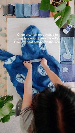 9.3K views · 50 reactions | When going in circles gets you somewhere.  Bound like a spider to reveal a web-like pattern, it’s no wonder that Kumo Shibori translates to “spider tie-dye”—do you see the resemblance? ️ Make sure to save this so you can weave up your own webs with the Nike x Rit DIY Kit dropping 12/12 on SNKRS. #diy #howto #explore #shibori | Rit Dye | Facebook