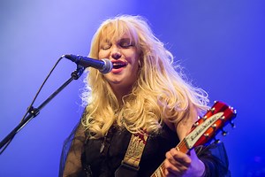 Courtney Love claims most grunge hits were written about her