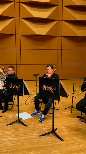 Eric Miyashiro Staff on Instagram: "中川英二郎さん率いる侍BRASSの公演のリハーサルが始まりました♬ 若干数、当日チケットがございますので、お求めの方はお早めにお願いいたします。 皆さまのお越しをお待ちしております🎺 侍BRASS《羊皮紙の世界図》 【日時】 2025年1月26日（日） 15:15 開場／16:00 開演 【会場】 #大和市文化創造拠点シリウスメインホール 【#侍BRASS メンバー】 #中川英二郎 (トロンボーン/楽団長） #エリックミヤシロ (トランペット) #本間千也 (トランペット) #澤田真人 (トランペット) #オッタビアーノクリストーフォリ （トランペット） #森博文 （ホルン） #野々下興一 （バス・トロンボーン） #齋藤充 （ユーフォニアム） #次田心平 （テューバ） #岩瀬立飛 （パーカッション） 🔗 https://yamato-bunka.jp/hall/2024/010612.html #ericmiyashiro #에릭미야시로 #เอริคมิยาชิโระ #ヤマハ #yamaha #トランペット