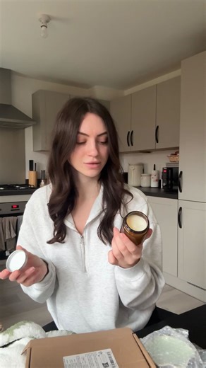 VICKI HOLT on Instagram: "2026 is the year I finally decorate this house! To kick things off while I wait to paint, I ordered a few bits from Temu - including some £0 gifts 🤭 #Ad code: kcd9388 for #temu £0 gifts 🔗 in bio (With qualifying orders on the promotion page. T&Cs apply)"