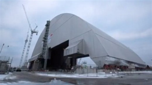 Chernobyl disaster: Giant shield begins move towards reactor
