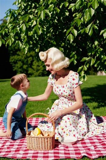 1950s Summer Picnic Vibes | Retro Family Moments in the Park 🌳🍉