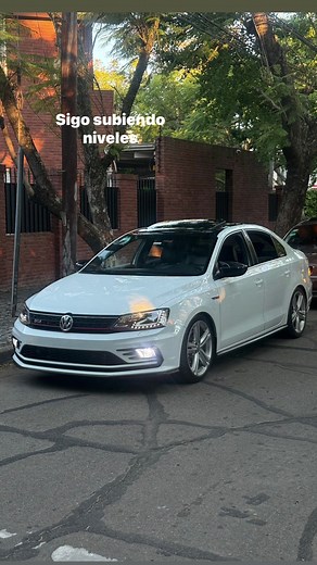 Volkswagen Vento: Uniqo & Fast Car