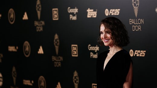 Invitée inattendue du Ballon d'Or 2024, Natalie Portman fait sensation dans un look glamour