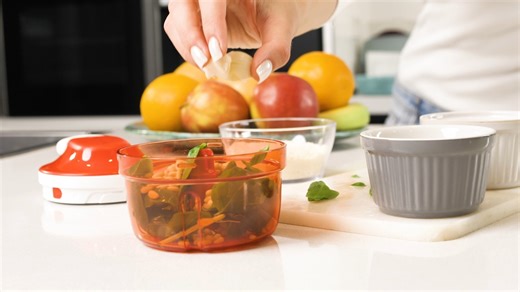 2.3K views · 22 reactions | Realiza preparaciones extraordinarias con el Mini Chef Supersonic 朗朗 Tritura alimentos en tan solo segundos, convirtiendo cada preparación en una experiencia culinaria única  Encuéntralo en el catálogo actual  https://viewer.ipaper.io/bolivia-jhalea-srl/catalogos/2024/03-2024/?page=2 #SoloHayUno #Deslumbrantes #TupperwareBolivia #TupperwareSiempreContigo | Tupperware Bolivia Oficial | Facebook