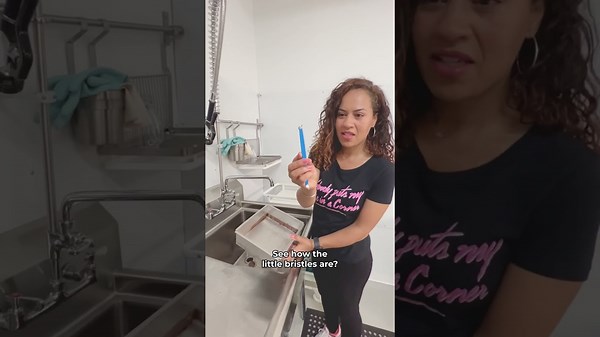 BEST way to CLEAN your CAKE PANS!