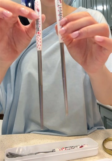 Video của thất bại nhưng yêu đời (@phamsontrang) về hello kitty cup