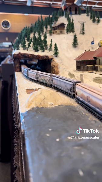 Southern Pacific tunnel motors lead a weathered grain train #nscale #trains #modeltrains #railroad #arizona #trainlayout #freighttrain #customtrains #nscalemodeltrains