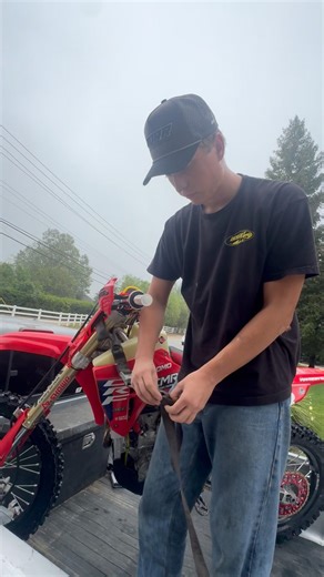 How to load a Dirtbike in a ford ranger 2008
