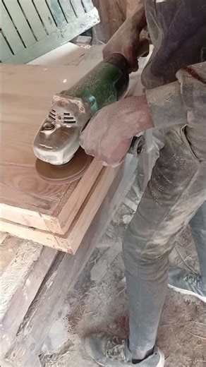 sand paper works on a pallet foldable picnic table #palletpicnictable #palletfoldabletable #diy