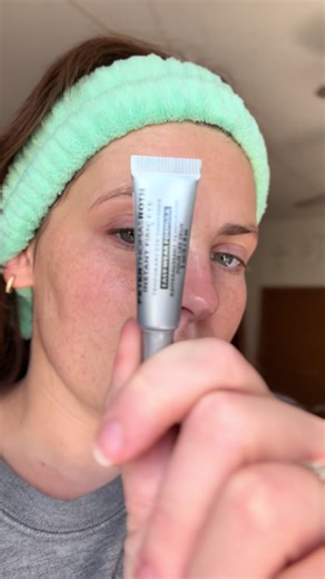 @Peter Thomas Roth Labs temporary eye tightener is impressive! A whole 60 seconds and I already saw maximum results. #maturingskin #skincare #makeup #mua