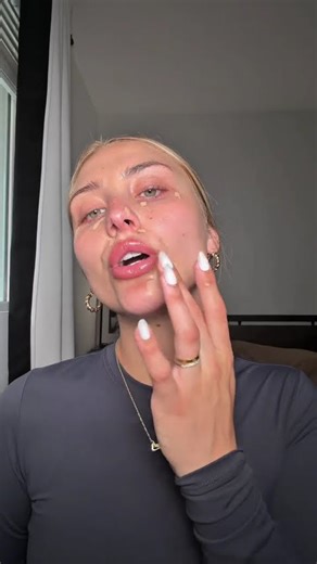 Full fave of acne safe make up that wont break you out @Iconic Lond...