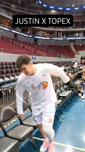 45K views · 533 reactions | Reunion at the sidelines 梁 They may be in different teams and different leagues now, but Justin Chua and coach Topex Robinson still share a bond. #PBAGameTayoDito | PBA Rush | Facebook