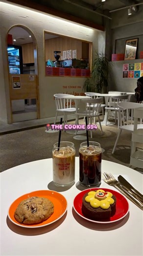 A Y A N O R I ★★★ on Instagram: "🍪 新大久保でどこ行くか迷ったらここ ✿ 実は駅横にある穴場カフェ☕️ @the_cookie_594 ✿ 店内は広くて落ち着くし、 クッキーもドリンクも安定に美味しい🤍 作業したい日・ゆっくりしたい日、 気づいたらここに来てる率高めです🫶🏻 ✿ 新大久保の人混みに疲れたらぜひ✨ 「ここ知ってると通だよね」ってなるやつ😉 ✿ 📍〒169-0073 東京都新宿区百人町１丁目１１−２２ 🍪 クッキー好きは絶対行って🩷 ✿ #新大久保 #新大久保カフェ #カフェ"