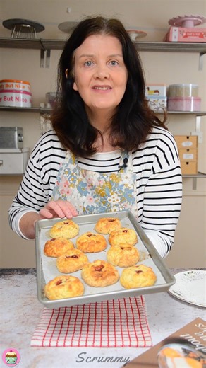 🍓✨ Raspberry Buns – A Taste of Nostalgia ✨🍓 Who remembers these little buns from school cookery books and teatimes at home? Soft, buttery, with just a spoon of raspberry jam tucked inside — such a simple bake but full of memories. 🫶☕ They’re quick to make, use everyday ingredients, and bring back that old-fashioned charm we all love. Perfect warm from the oven with a cuppa! 💕 👉 Full recipe in the comments. 💬 Did you grow up with these too? #RaspberryBuns #NostalgicBakes #ScrummyBakes #Iris