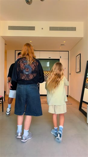 James danced for @janetjackson for over a decade, and today he taught us one of the actual routines from her tour! We’ve got a behind-the-scenes video coming soon with some amazing stories!!! But first, can we talk about how Mimi absolutely nailed this routine?! She learnt it in 20 minutes😍 | The London Family