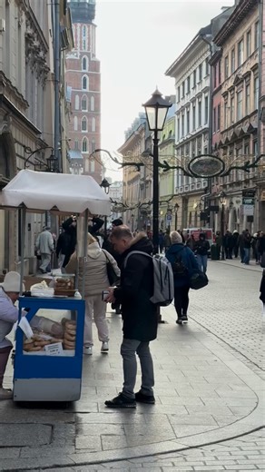 Beautiful Krakow ❤️ 📍Kraków, Poland ✨enjoy the moment ✨ #travelphotography #travel #traveling #travelgram #winter #christmasdecor #xmas #krakow #cracow #poland #happy #love #winterwonderland #fabulous #city #streetstyle #streetphotography #street #architecture #snow #christmas #christmasvibes #christmastime | Moniqcoo