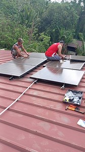 7.1K views · 76 reactions | Install muna lipat ng solar panels #tutorialvideo #DIYSolarSetup #solarinstallation #solarsystem #solarenergy #reelsviral #viralvideo #freeenergy #solarpower @followers #followers #followersreels #highlights #trendingnow #trendingvideo #chargecontroller | Jessie Abarquez | Facebook
