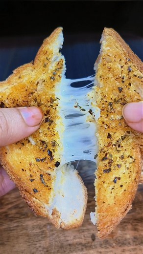 Air Fryer Grilled Cheese Sandwich #GrilledCheese #CheeseSandwich #AirFryer #FoodShorts #YTShorts