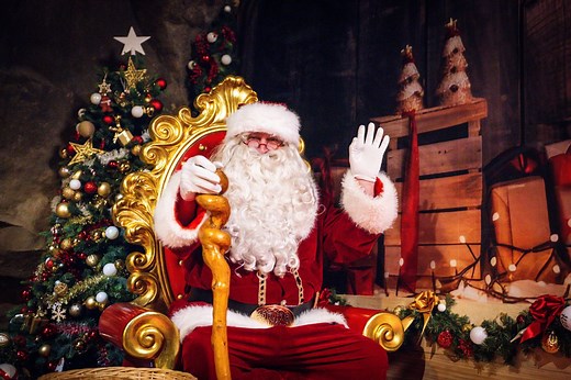 Découvrez la Grotte du Père Noël à Volvic, prête à ouvrir avec de nouvelles décorations