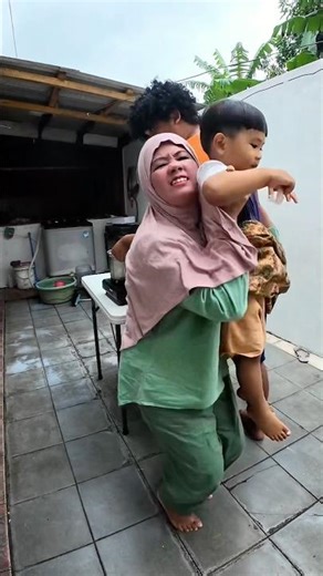 Little brother hanging out at papa's c3lan4⁉️🤣