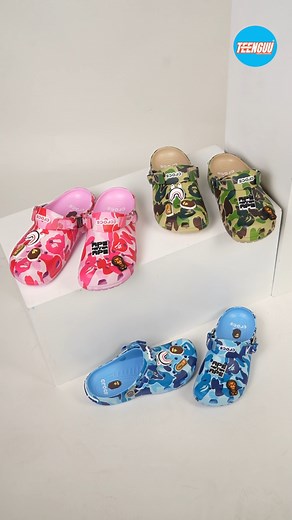 TEENGUU SNEAKERS on Instagram: "รองเท้าแตะสุดจี๊ดที่สายแฟชั่นต้องไม่พลาด หน้าฝนนี้ต้องมี‼️ CROCS Classic Clog x A BATHING APE 充 #teenguusneakers"
