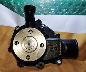 [Hot Item] Mitsubishi Genuine Excavator Engine Parts 6D16 Sk330-6 Water Pump Me995307 Suitable for Mitsubishi Engine Parts