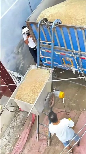 The process of loading grain with an elevator