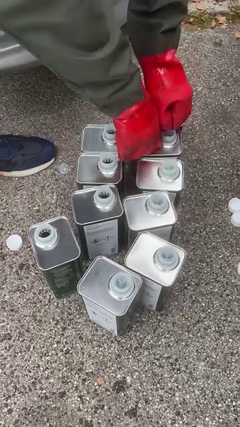 1.4M views · 4.8K reactions | #mercedes #abc #suspension #flush #oilchange #diy #mechanic | Marius RBE | Facebook