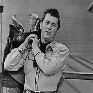 3.9K views · 273 reactions | Remembering Gordon MacRae today on his birthday. ❤️ In 1954 he performed "Oh, What a Beautiful Mornin'" on a TV special called "General Foods 25th Anniversary Show: A Salute to R&H" — more than a year before the film premiered! Watch the full clip here: https://bit.ly/3kZUh0G | Rodgers & Hammerstein's Oklahoma | Facebook