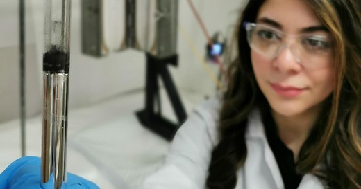 Liquid metal catalyst quickly converts carbon dioxide into solid carbon