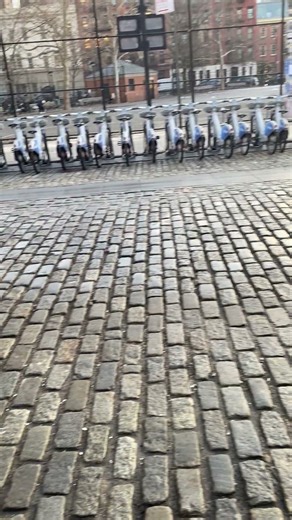 14th street in Manhattan, a paradise of walking