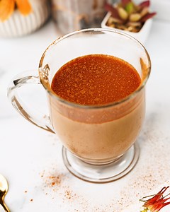 High Protein Chai Tea Latte 🍂☕ A high protein chai tea latte is basically cozy-in-a-cup that also happens to sneak in a protein boost. Strong chai tea, creamy almond milk, chai spices, and a scoop of protein powder. It’s warm, spiced, and frothy in all the right ways. Toss on a sprinkle of cinnamon and suddenly it feels like you just treated yourself to a fancy coffee shop drink…only you made it in five minutes and it’s homemade. And bonus, this version has zero sugar. INGREDIENTS - 1 serving (