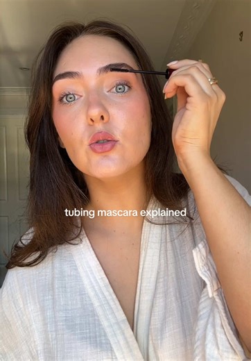What is the difference between a tubing mascara and a regular mascara, and why do I flat refuse to use anything but the former? Thank you so much for asking, let’s discuss. @MECCA AD #meccapartner #tubingmascara #kevynaucoin #mascara #makeuptips