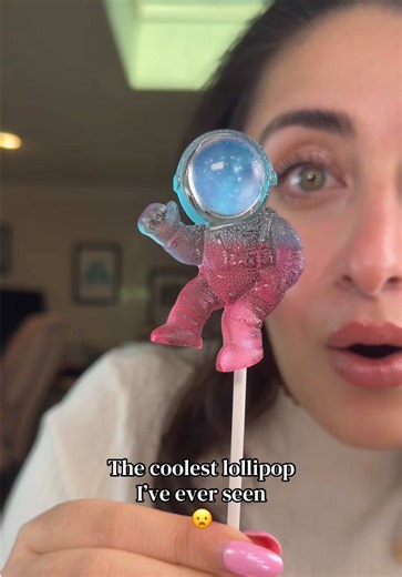 5D space lollipops?? 🚀🍭 found these 5D space lollipops from @HAPPY GLOBAL CHOICE and had to try the astronaut one first 😭 they come with planets, rockets, ufos… lowkey the detail is kinda insane. taste was actually pretty good too. which one are you trying first? 👀 #5dlollipop #happyglobalchoice #tiktokshopfinds #candytiktok #coolcandy