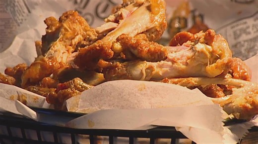 Horn Pub hosts wing-eating competition