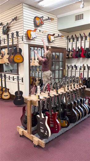 Hey Ben, which banjo do you recommend that features a radiused fingerboard? 🪕 Check out this Nechville Nextar Custom Walnut resonator banjo, my friend: https://www.elderly.com/products/nechville-nextar-custom-walnut-resonator-banjo-70u-219813 | Elderly Instruments