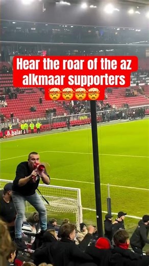 Fans AZ Alkmaar Bergerak Bersama | Nyanyian yang Dipimpin Sempurna di Bawah Komando Capo