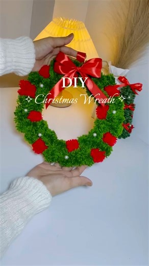 Christmas yarn wreath.✨ #diy