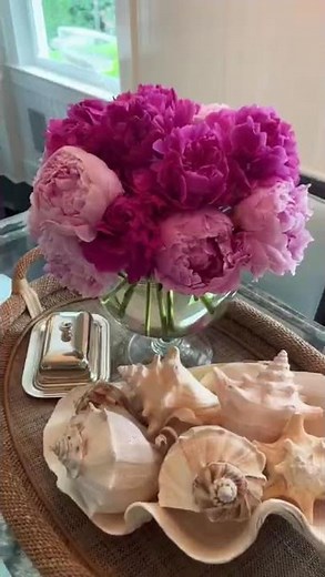 A Nancy Meyers inspired cottage in the Hamptons 💙