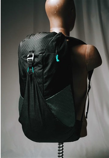 The making of the weekender bag. I wanted a bag with expandable storage for weekend traveling. Created with Gravity Sketch / Rhino / Illustrator #packs #bagdesign #myog