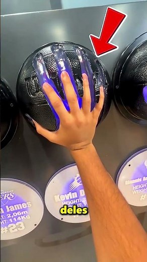 In this museum you can compare your hand with that of basketball players 🤯